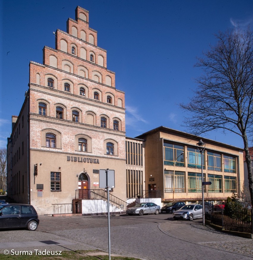 Widzieliście kiedyś bibliotekę bez książek? Przeprowadzka Książnicy Stargardzkiej NA ZDJĘCIACH