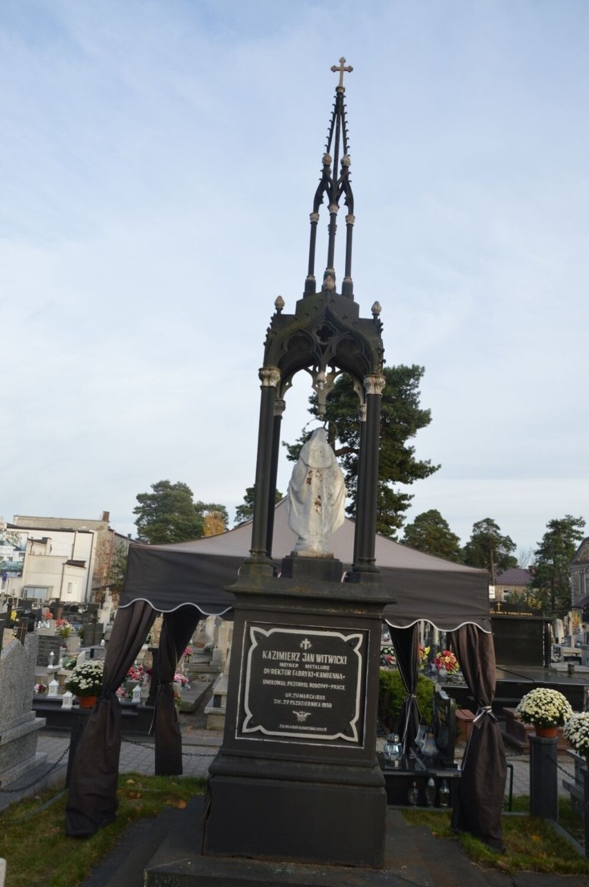 Zabytkowy pomnik Witwickich w Skarżysku zdemontowany. Remont będzie kosztował 150 tysięcy złotych