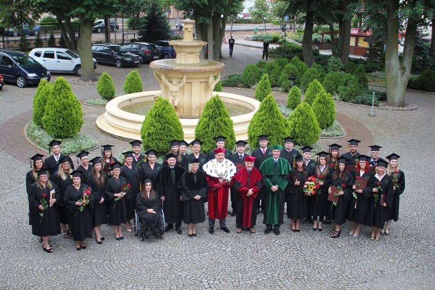 35 studentów odebrało dyplom licencjata w GSW "Milenium" w Wągrowcu 