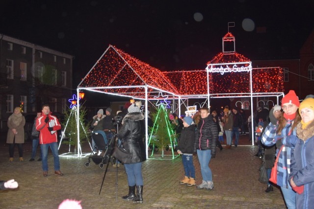 To pierwsza taka impreza w naszym mieście. Bardzo udana i warto aby tę tradycję kontynuować w następnych latach

Zbąszyń. Jarmark Bożonarodzeniowy - 18.12.2021