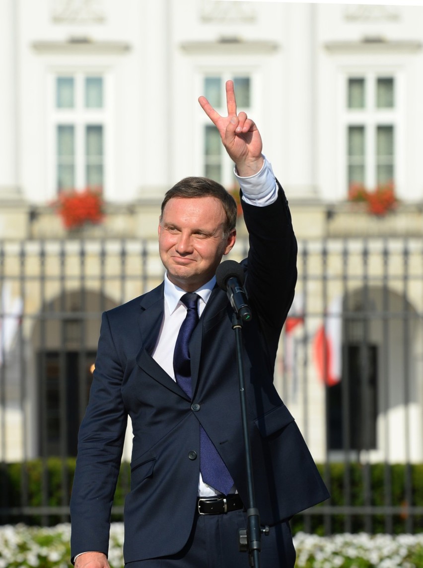 Warszawa tłumnie przywitała nowego prezydenta Andrzeja Dudę...