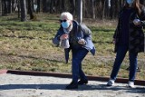 Nowy Tomyśl. Seniorzy zagrali w boule w Parku Feliksa. Ruszył nowy projekt Ośrodka Sportu i Rekreacji aktywizujący seniorów