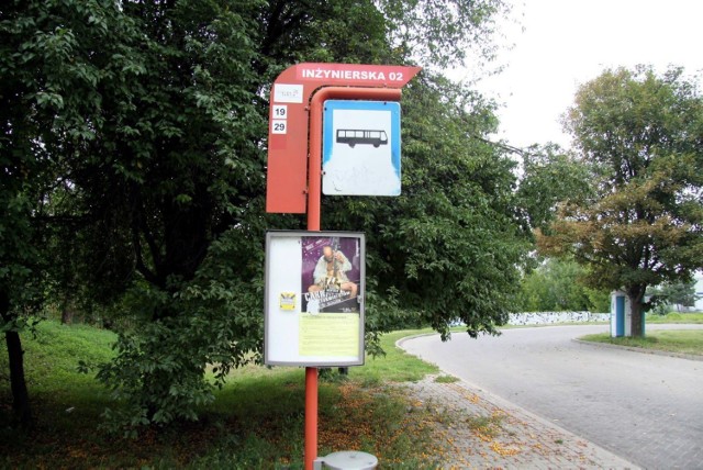 Mieszkańcy Lublina narzekają, że brakuje ławki na przystanku przy Inżynierskiej, gdzie zatrzymuje się np. 29