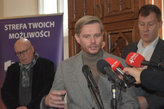 Przemysław Bożek z Fundacji Pogoń Lwów i jednocześnie prezes LSSE to pomysłodawca budowy pomnika