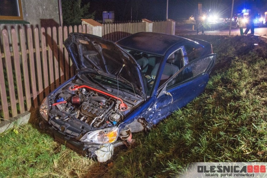 Wypadek pod Wrocławiem. To cud, że przeżyli. Dwa samochody rozbite, jeden w rowie (ZDJĘCIA)