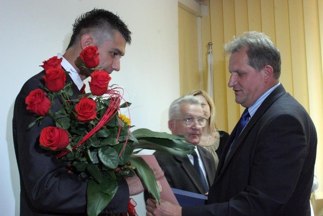 Mateusz Michalski Człowiek Roku 2012 odebrał  nagrodę.