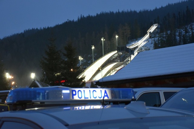 W czasie skoków narciarskich w Zakopanem porządku będzie pilnowało 150 policjantów. Zdjęcie archiwalne