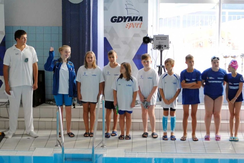 Pływacy MAL WOPR udanie rozpoczęli nowy sezon startowy. Medale i rekordy na "Gdyńskim Delfinarium"