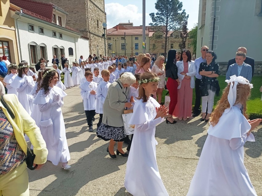 Pierwsza komunia święta 2022 w Żywcu. Zobacz ZDJĘCIA z parafii NNMP. Do komunii przystąpiło 121 dzieci