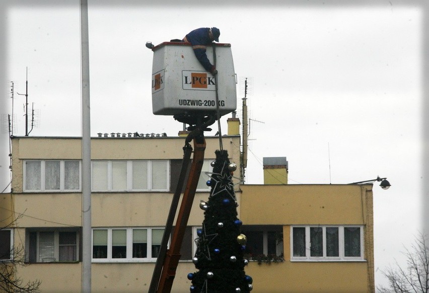 Montaż iluminacji światecznej w Legnicy (FOTO)