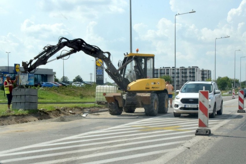 Utrudnienia na ruchliwej ulicy w Kielcach. Trwa remont alei Szajnowicza-Iwanowa. Zobacz zdjęcia