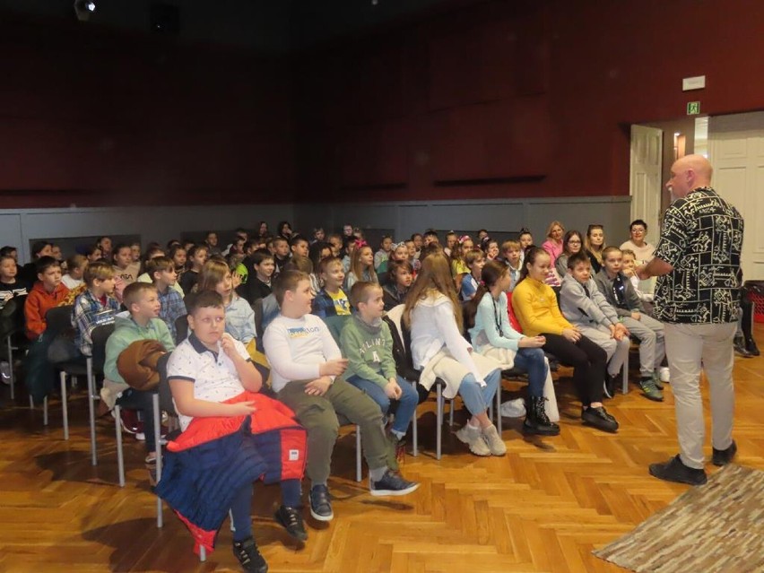 Spotkanie z Łukaszem Wierzbickim w Grodziskiej Bibliotece Publicznej