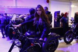 Piękne hostessy na Warsaw Motocycle Show 2018. Szybkie motocykle w doskonałym towarzystwie