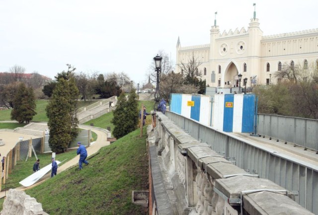 Przez budowę miejskiego szaletu nie będzie można przejść traktem ...