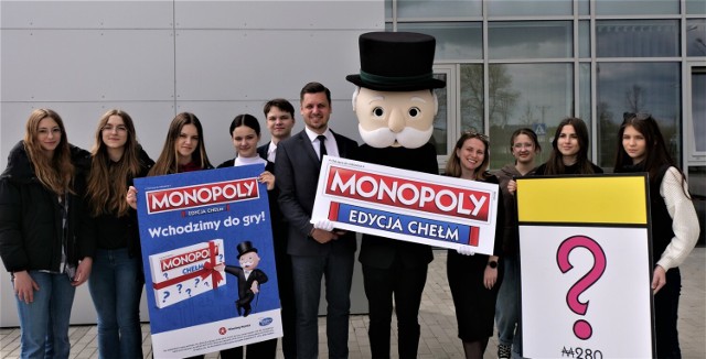 27 kwietnia, w towarzystwie radnych z Młodzieżowej Rady Miasta Chełm, odbyła się konferencja inaugurująca  utworzenie chełmskiej edycji gry Monopoly.