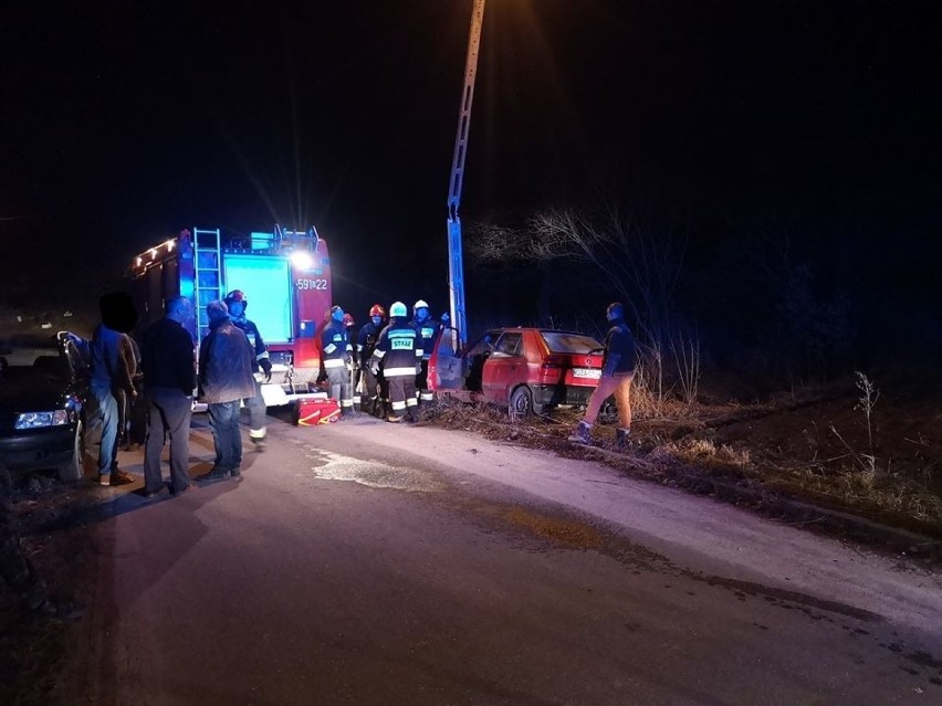 Walnął autem w betonowy słup. Kierowca przeżył, miał 3,5 promila w wydychanym powietrzu