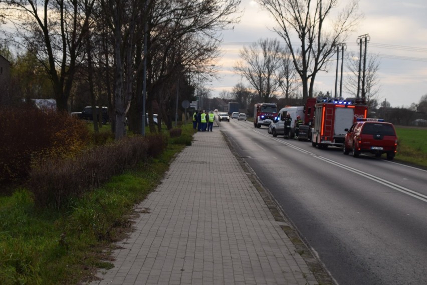 Zderzenie trzech aut na DK 15 w Żydowie. Ruch odbywa się wahadłowo 