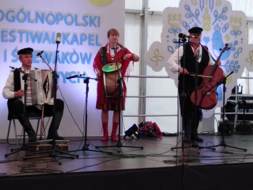 W Kazimierzu Dolnym trwa Festiwal Kapel i Śpiewaków Ludowych. Zobacz zdjęcia   