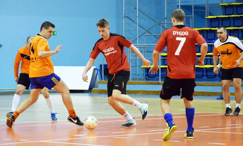 Futsal: 16 drużyn walczyło w Turnieju Walentynkowym 2018 o Puchar Prezydenta Miasta Piły. Zobacz zdjęcia