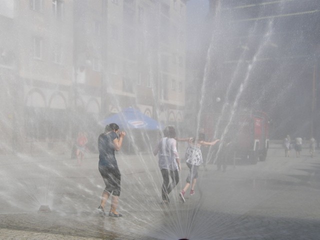 Kurtyna wodna na legnickim Rynku . Fot. Mariusz Witkowski