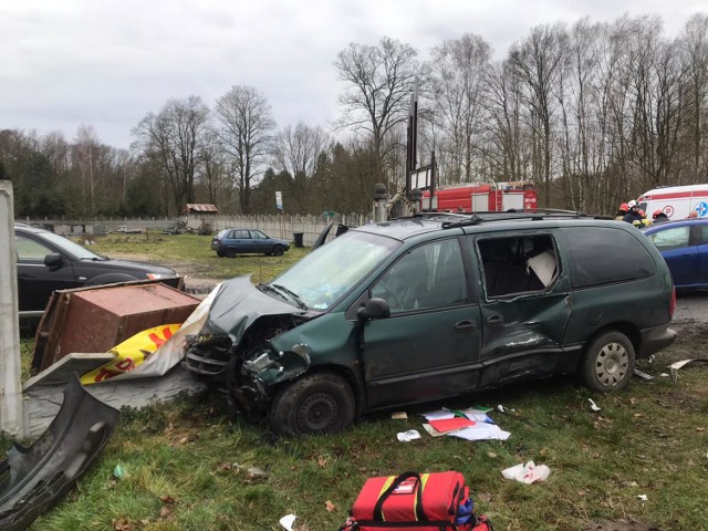 Wypadek na drodze krajowej nr 32 między Gubinem a Krosnem Odrzańskim, w okolicach skrzyżowania na Dychów.