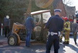 Kraksa w Mirkowie pod Wieruszowem. Osobówka zderzyła się z traktorem [FOTO]