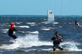 Foto powiat pucki: kitesurfing na Zatoce Puckiej. Zobaczcie niesamowite wyczyny, uchwycone aparatem artystki z Pucka | ZDJĘCIA