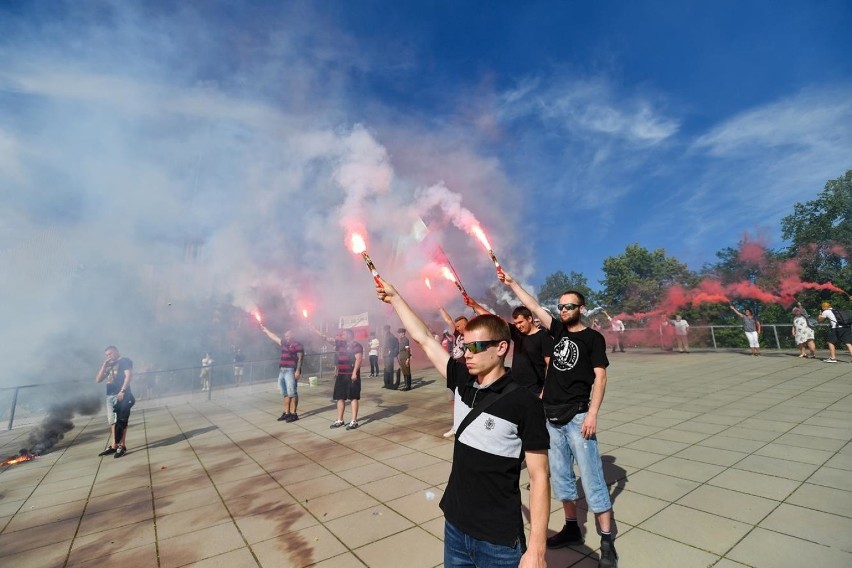 76. rocznica wybuchu Powstania Warszawskiego. Obchody w Szczecinie na pl. Solidarności 