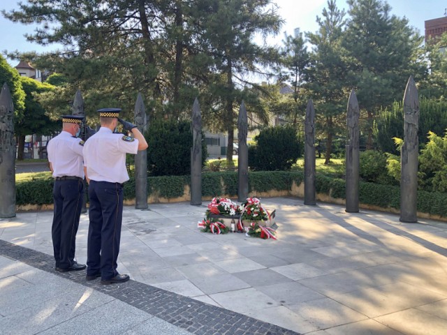 W ramach rocznicy Bitwy Warszawskiej w Jaworznie złożono kwiaty pod pomnikiem na rynku