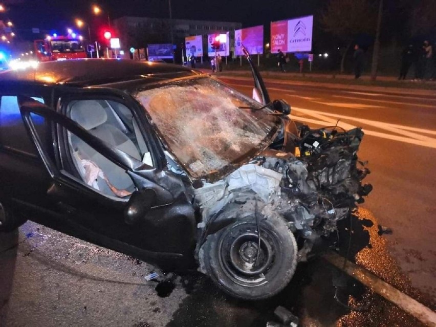 Uciekający przed policją kierowca spowodował wypadek pod...