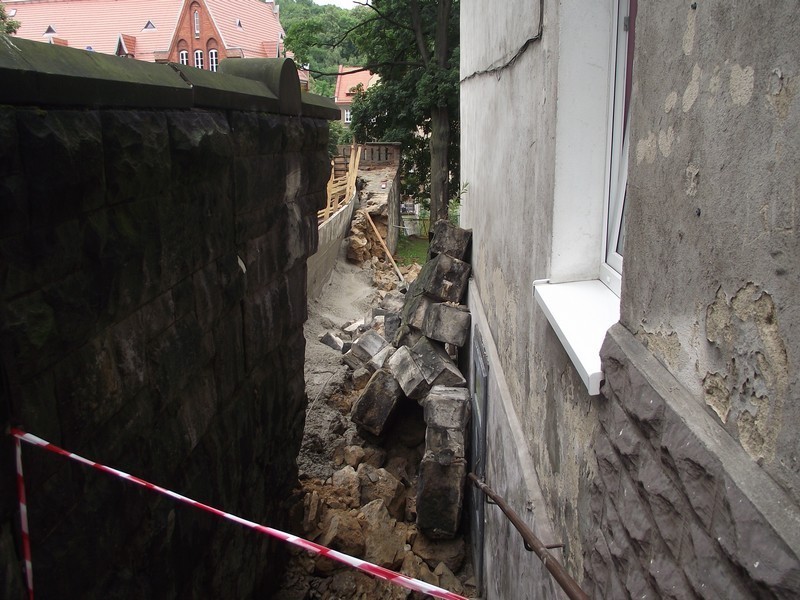 Wałbrzych: Zawalił się mur oporowy