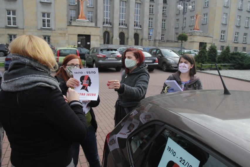 Kobiety zorganizowały protest samochodowy w Katowicach