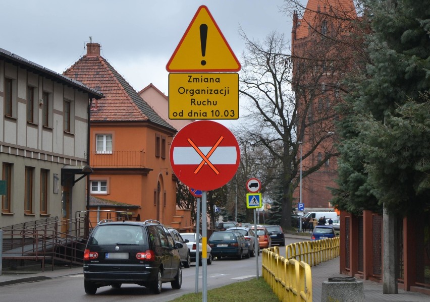 Podpatrzone. Objazdu w Malborku nie ma, a znaki i tablice wciąż stoją...