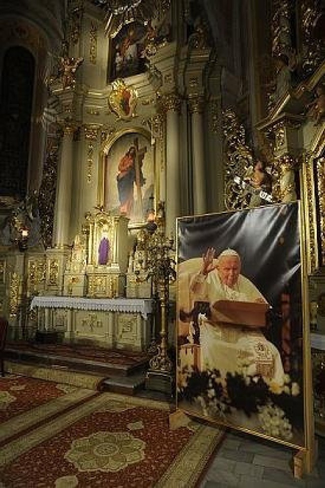 Portret Jana Pawła II w sieradzkiej Kolegiacie