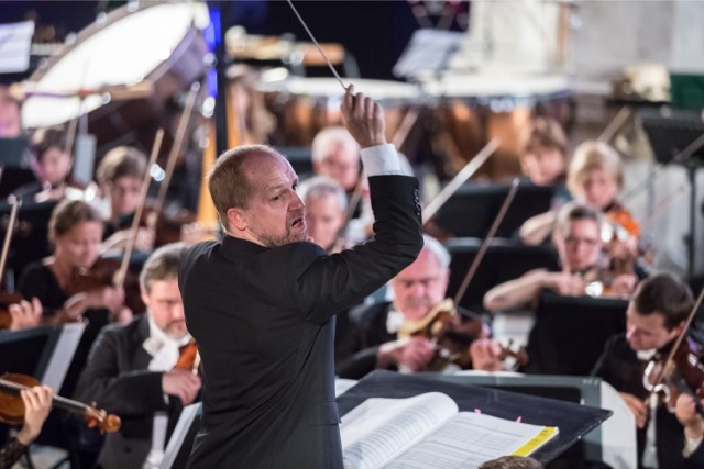 W czasie koncertów na żywo usłyszymy m.in. Chór i Orkiestrę Filharmonii Śląskiej pod batutą Macieja Tworka, Chór Mieszany Katedry Wawelskiej i Krakowską Orkiestrę Festiwalową. Zdjęcie pochodzi z koncertu finałowego 11. Festiwalu Muzyki Polskiej.