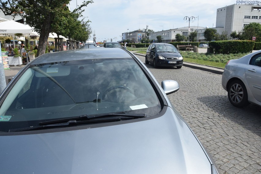 Gdynia. Ulotka ma pomóc wyedukować kierowców, jak należy parkować w mieście. To projekt przygotowany w ramach Budżetu Obywatelskiego 