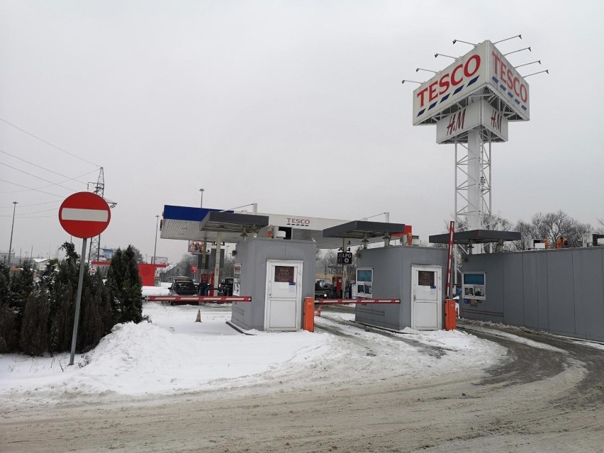 Krakowskie Tesco i stacja paliw przy ulicy Kapelanka