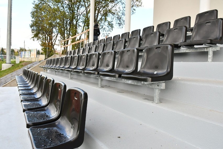 Stadion w Busku-Zdroju prawie gotowy. Odbiór inwestycji za dwa tygodnie. Zdjęcia