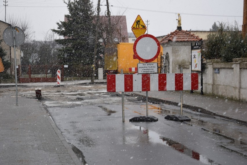 Na Rawskiej trzeba uważać, gdyż cały czas jest to plac...