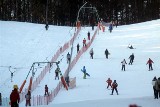 Łysa Góra zaprasza na narty, snowboard i sanki. Panują bardzo dobre zimowe warunki