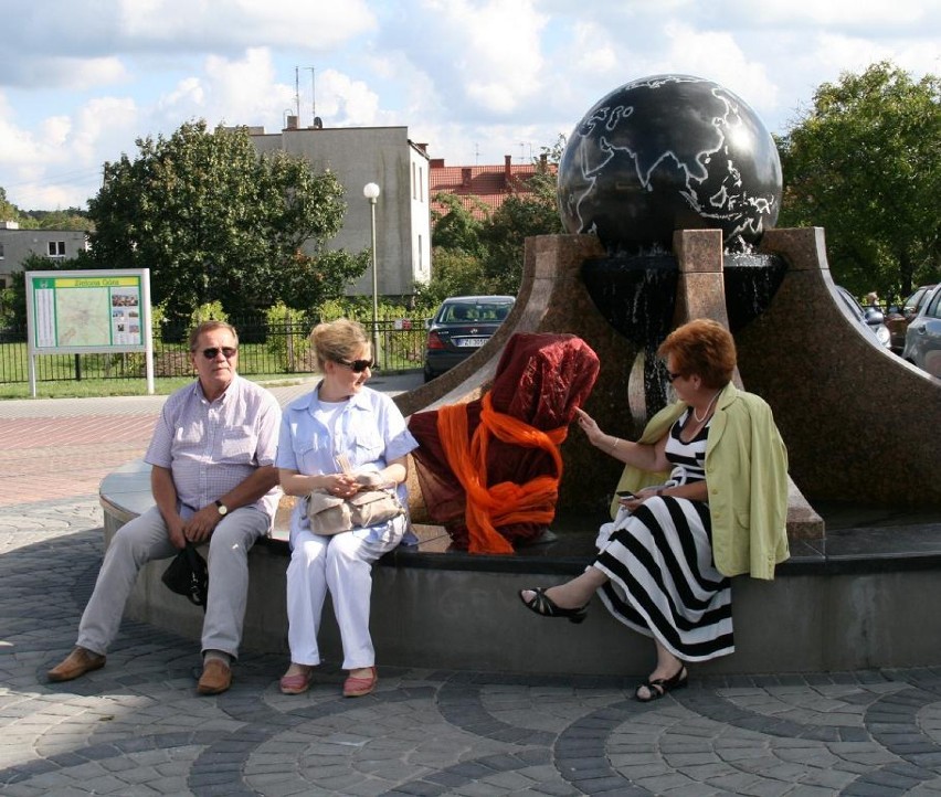 Winobranie 2011 - Turyści z Poznania przy Palmiksie opatulonym