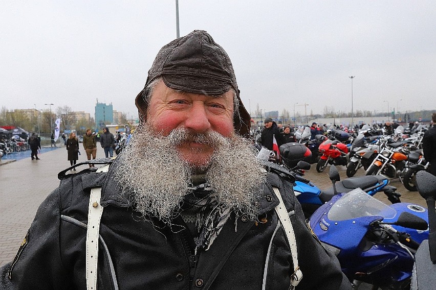 Około tysiąca motocyklistów nie dało zniechęcić się pogodzie...