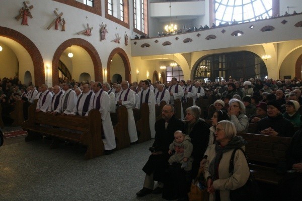 Nowy Sącz pożegnał ks. prałata Zenona Rogoziewicza (ZDJĘCIA)