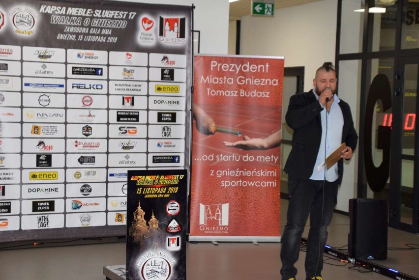 Oficjalne ważenie przed MMA Kapsa meble: Slugfest 17 - walką...