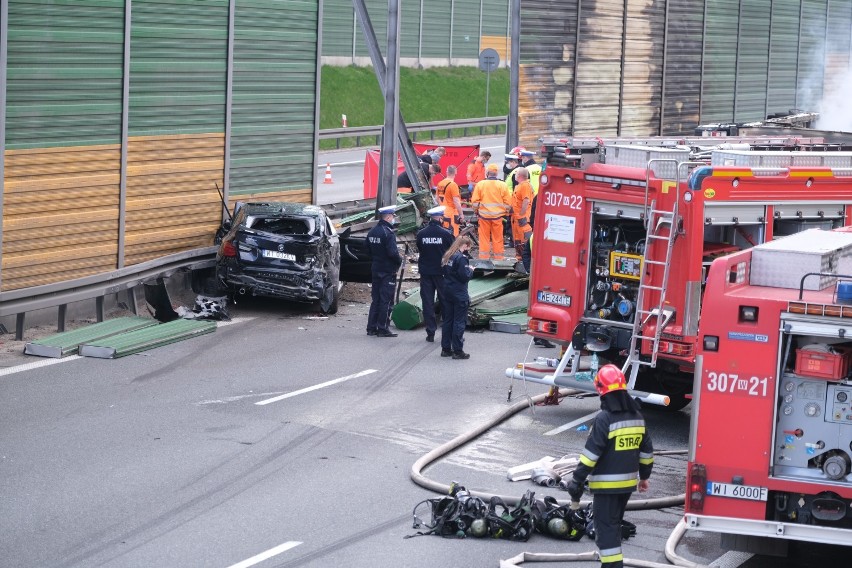 Poważny wypadek na trasie S8 w Warszawie. Spłonęła ciężarówka. Nie żyje jedna osoba