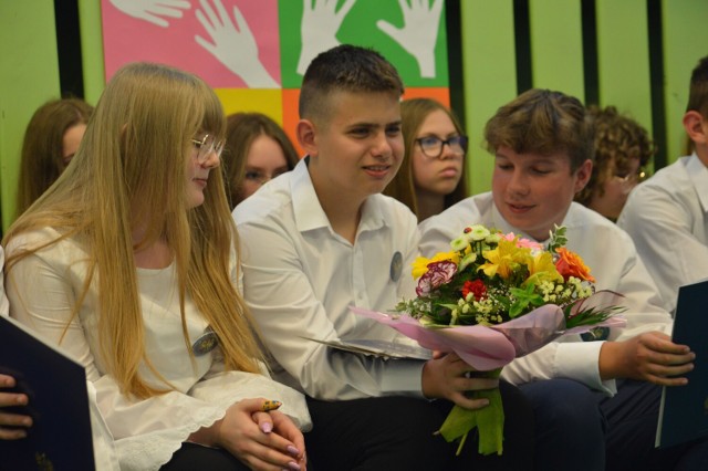 Zakończenie roku szkolnego 2021/2022 klas 8 i 7 w Szkole Podstawowej nr 8 w Bełchatowie