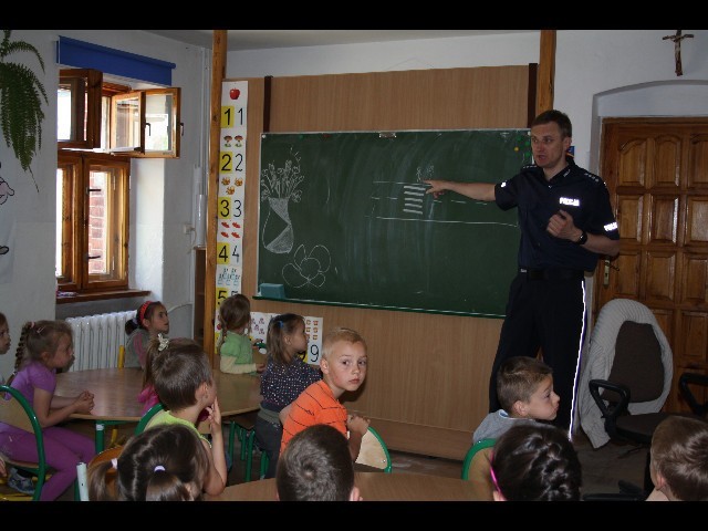 Policjant ze Świdnicy w szkole w Goczałkowie
