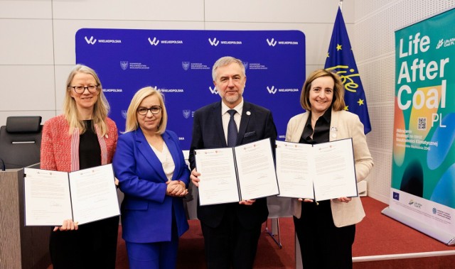 Marszałek Marek Woźniak podpisał dokument przystąpienia Wielkopolski do koalicji podczas konferencji "Życie Po Węglu".