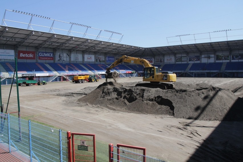 Na stadion Piasta Gliwice wjechał ciężki sprzęt. Obiekt...