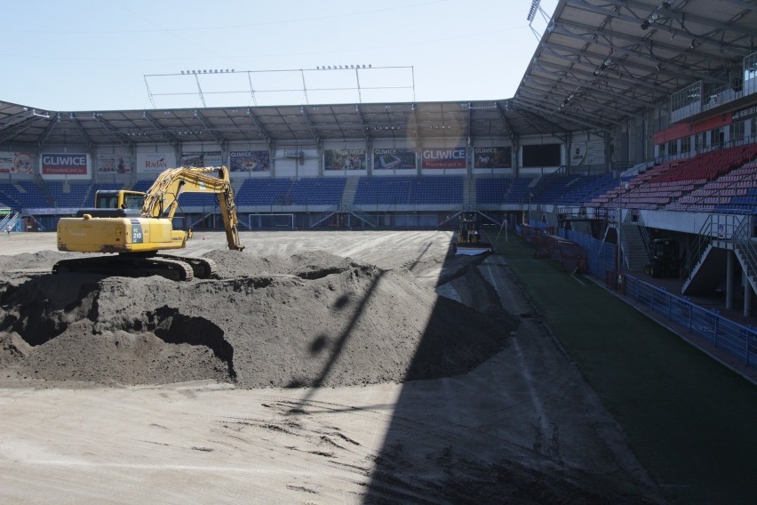 Na stadion Piasta Gliwice wjechał ciężki sprzęt. Obiekt...